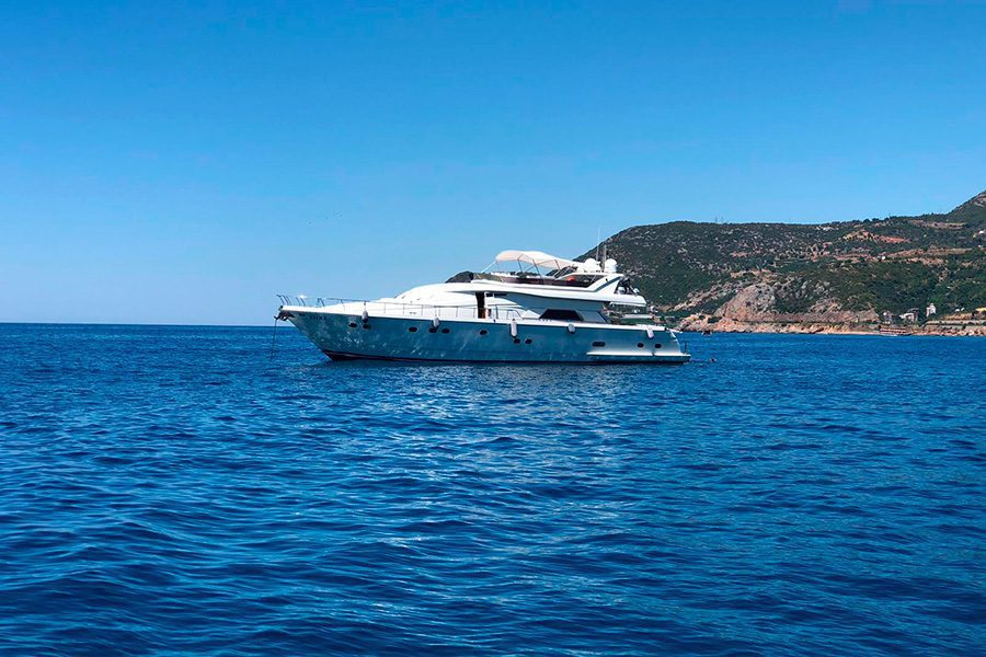 Alanya Yacht Rental 26m Ferretti 80